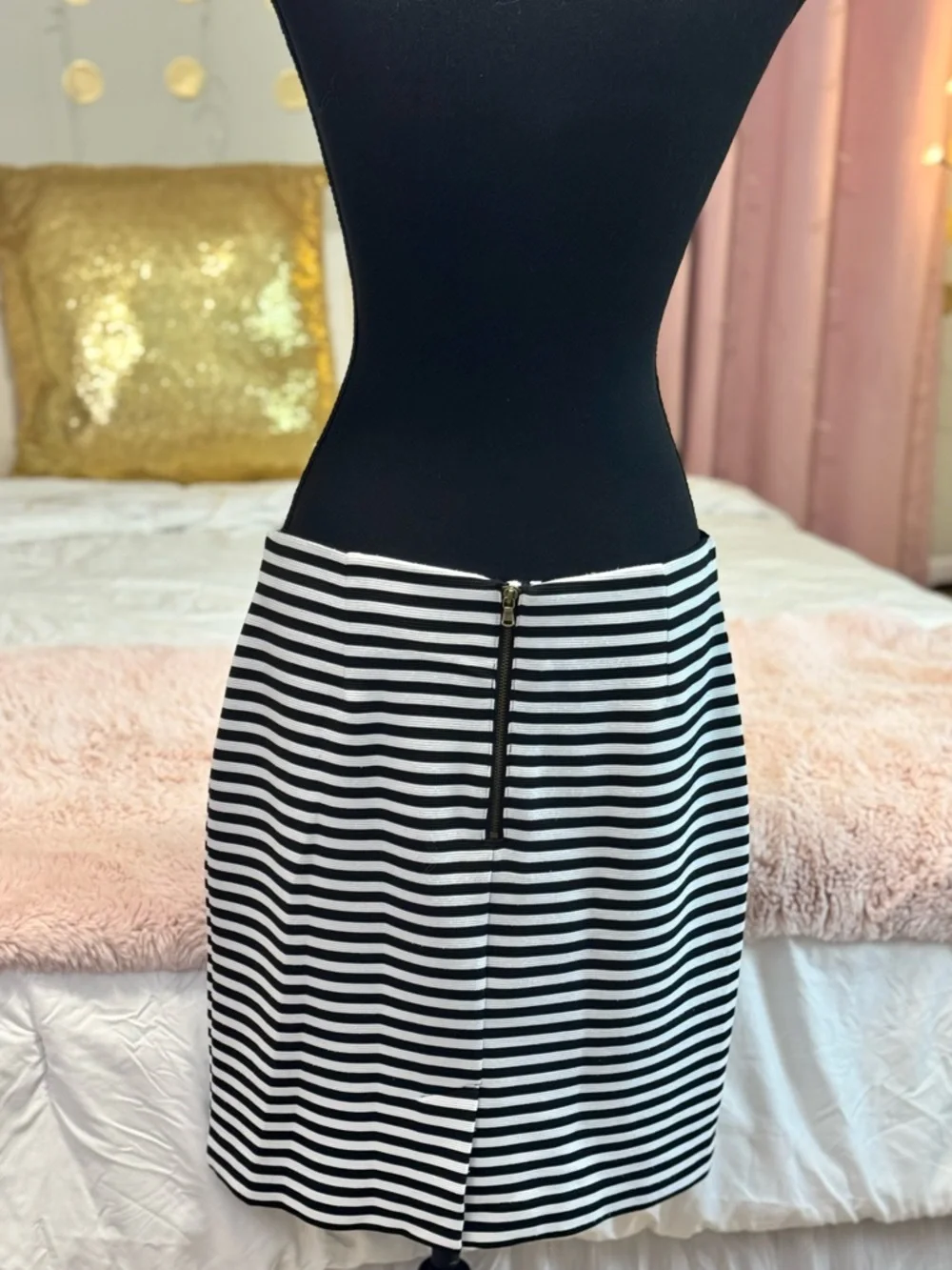 LOFT Black White Striped Pencil Skirt Size 8 Stretch Zip Back - Picture 2 of 5